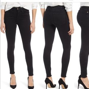 Brand new never worn Skinny jean. Mid Rise.